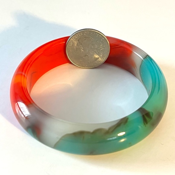 Beautiful Chalcedony Bangle Bracelet in Jade Style - Picture 7 of 8
